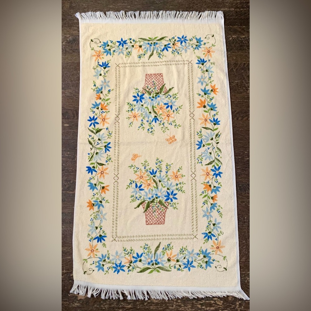 Vtg Lady Pepperell Flower Basket Floral Bath Towel 70s Grannycore Fringe